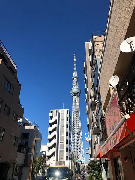 大都会、東京錦糸町で見上げた東京スカイツリー
