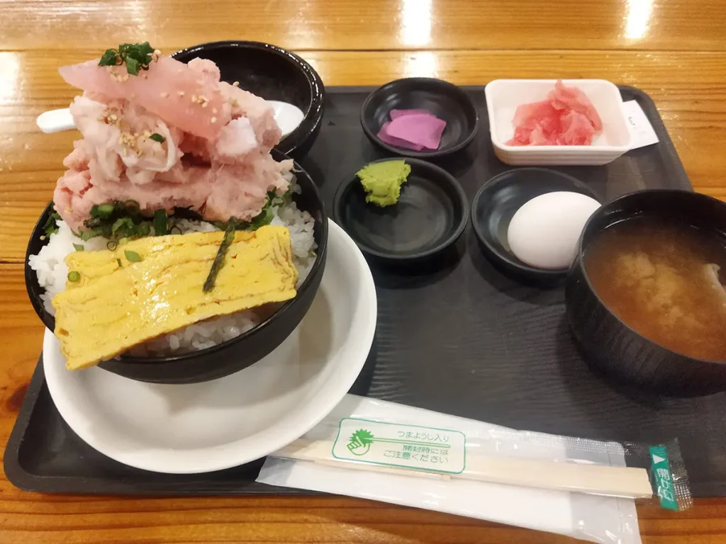 行きつけの飲食店の、圧巻の丼ご飯