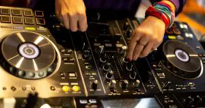 DJプレイスタイルの基本はまずは自分が楽しむこと―DJ Tokinaga 1